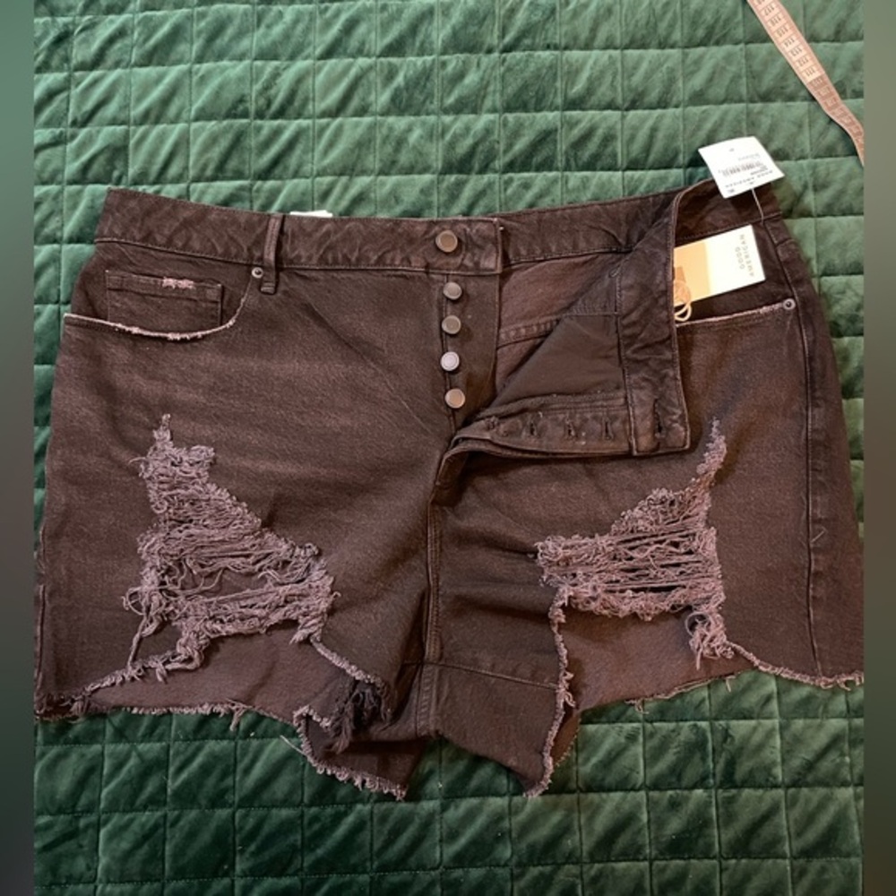 Good American Black denim bombshell shorts